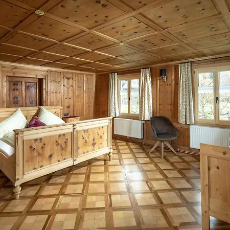 Christians Muntafuner Hus *